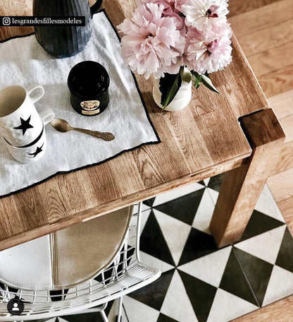 Borgo Black & White Antique Vinyl Rug Detailed