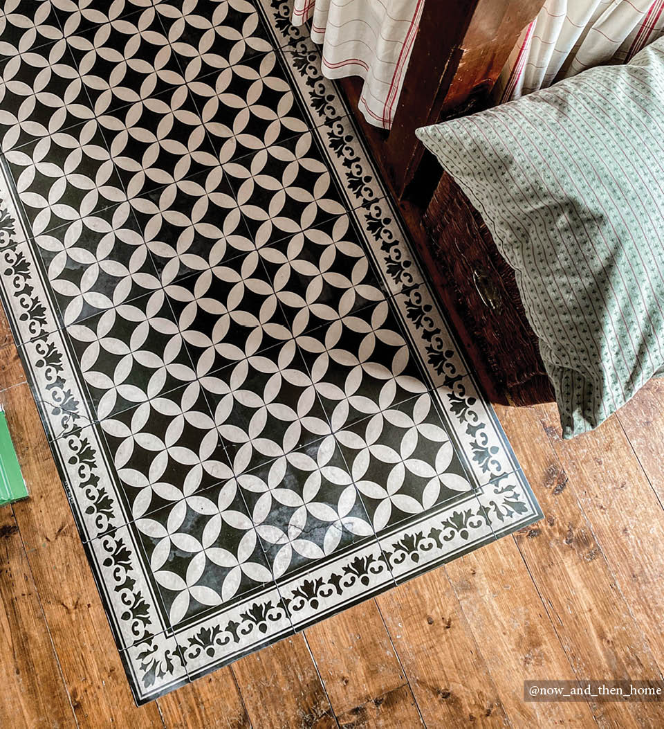 Sofi Classic vinyl rug lifestyle